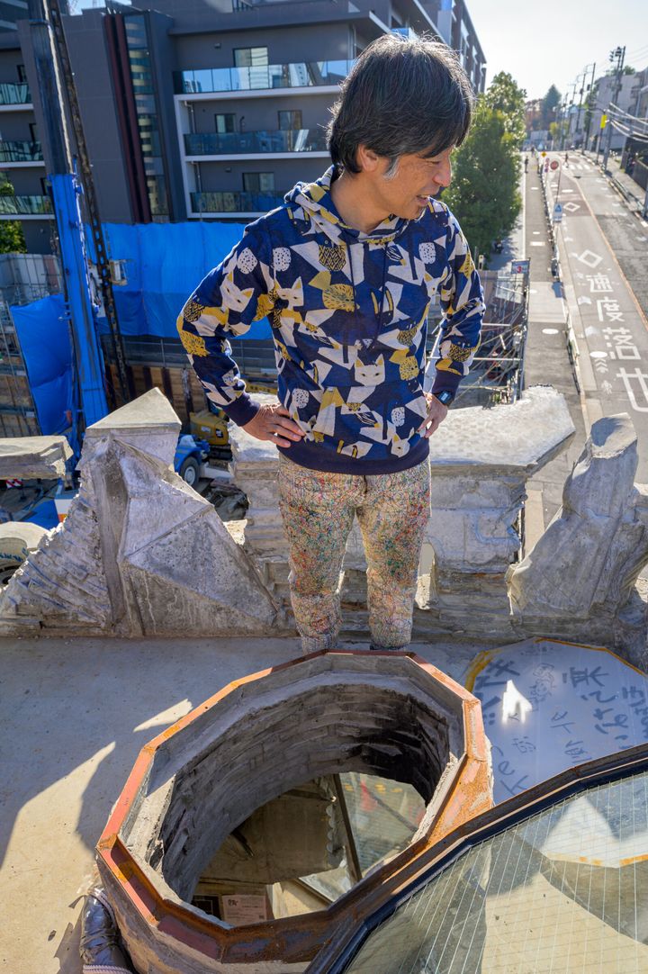 〈蟻鱒鳶ル〉屋上