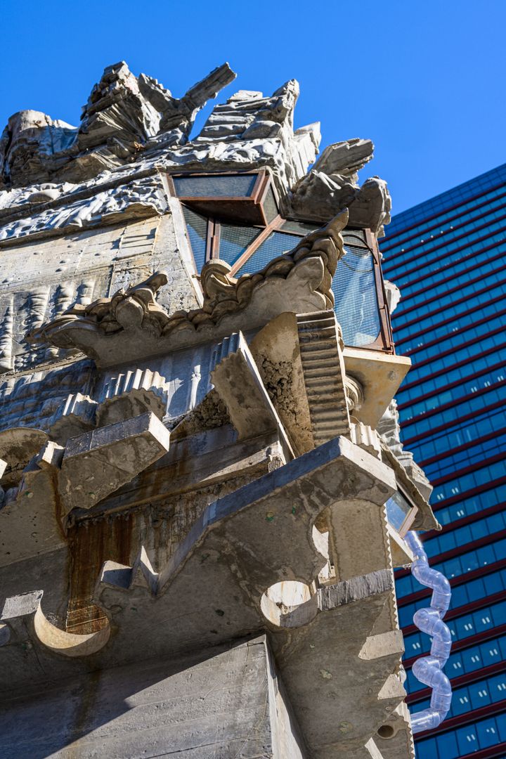 〈蟻鱒鳶ル〉外観