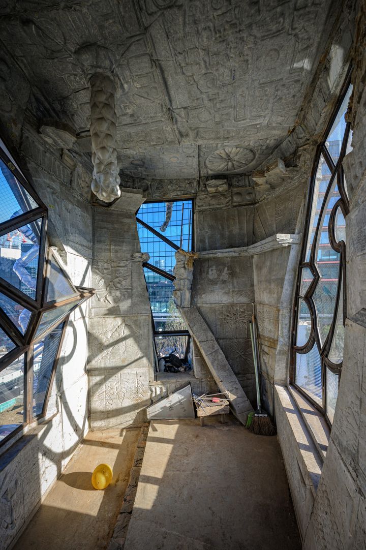 〈蟻鱒鳶ル〉内観