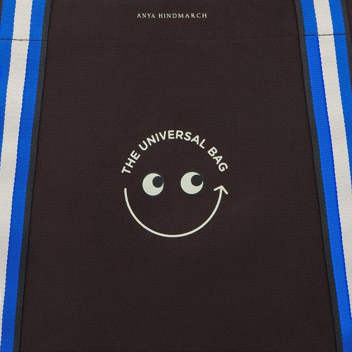 《アニヤ・ハインドマーチ》からついにブランドオリジナルの「Universal Bag」が到着！レギュラーサイズとミニサイズのバッグをセットに、2/6から発売