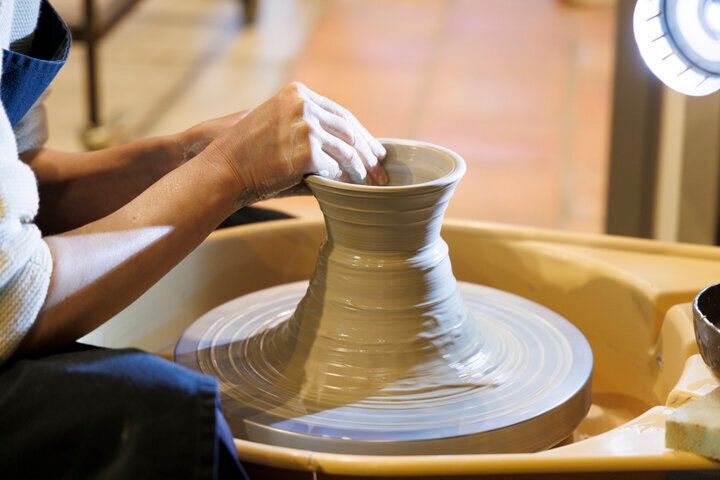 東京で楽しむ手しごと体験7選。染めものから、飴細工、うつわ作りまで