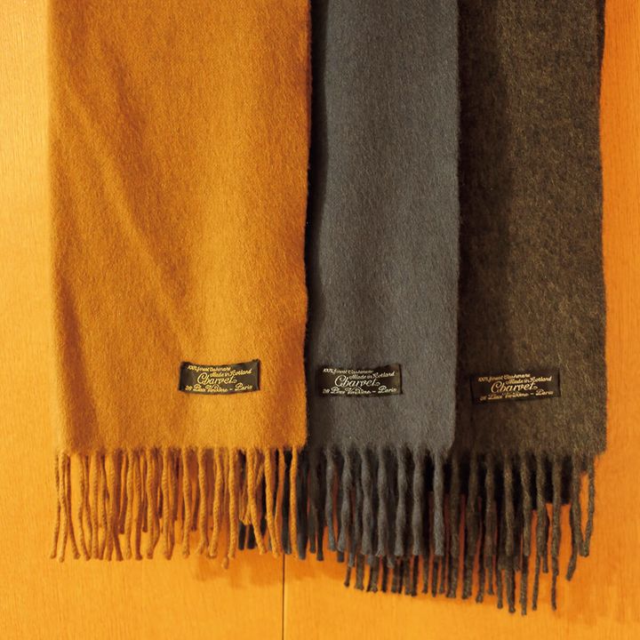 〈シャルベ〉のカシミヤマフラー