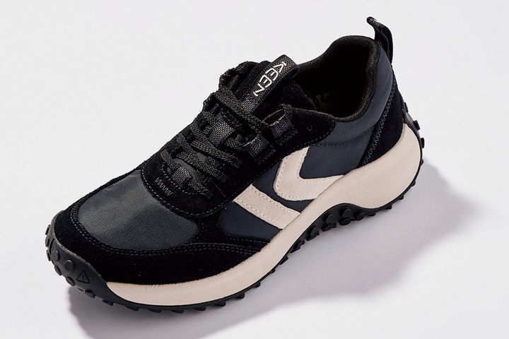 オシャレなだけじゃない！機能的で汎用性が高いモノトーンスニーカー12選