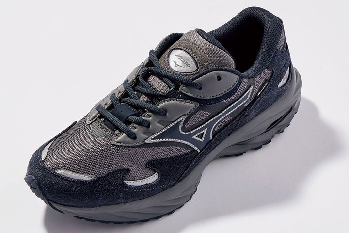 オシャレなだけじゃない！機能的で汎用性が高いモノトーンスニーカー12選