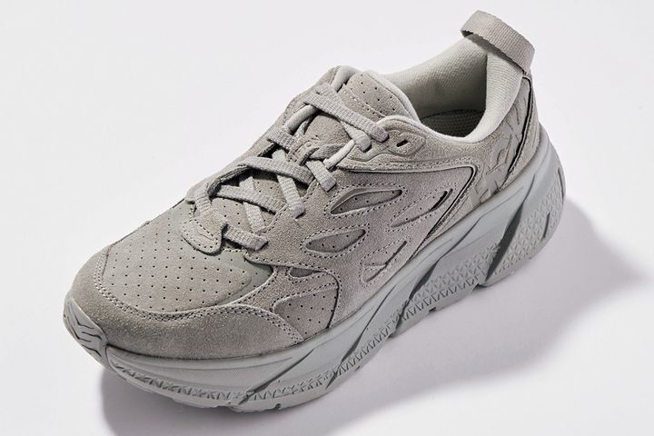 オシャレなだけじゃない！機能的で汎用性が高いモノトーンスニーカー12選