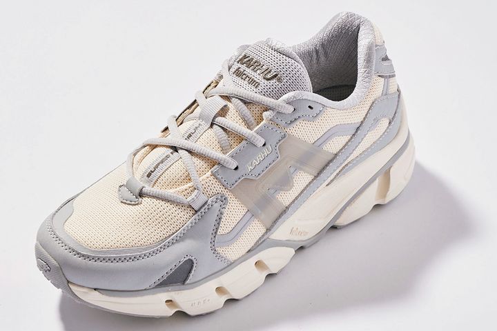 オシャレなだけじゃない！機能的で汎用性が高いモノトーンスニーカー12選