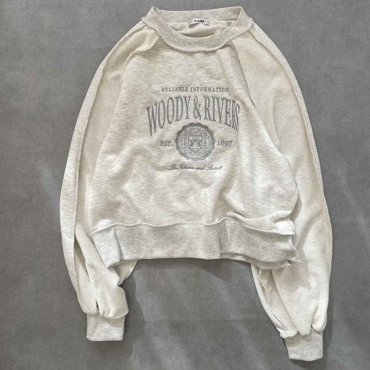 画像1: 大人のロゴスウェットとは