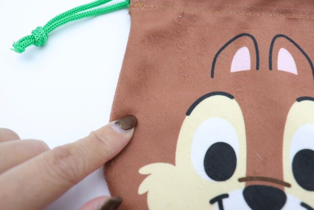 ダイソーディズニーチップ巾着触り心地