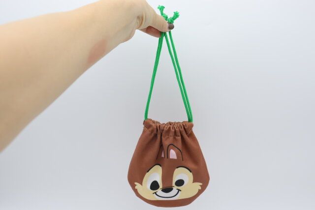 ダイソーディズニーチップ巾着緑の紐