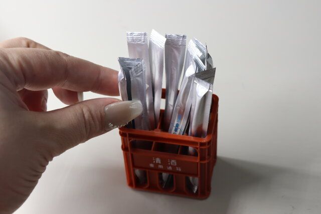 ダイソーの綿棒が入るNo.1873 ミニチュア 一升瓶ケース