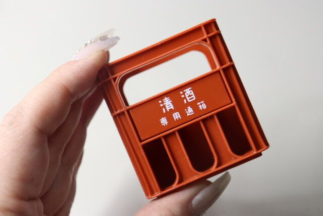 ダイソーのクオリティが高いNo.1873 ミニチュア 一升瓶ケース