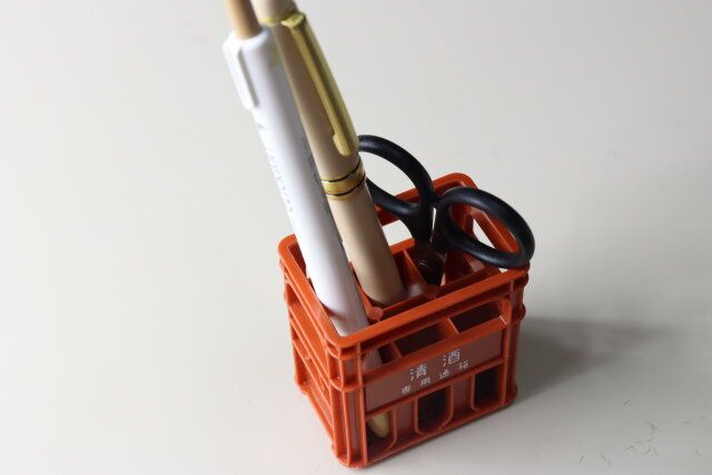 ダイソーの文房具が入るNo.1873 ミニチュア 一升瓶ケース