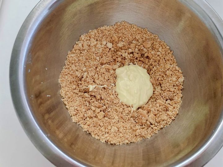 ホワイトチョコレートを混ぜたビスケット