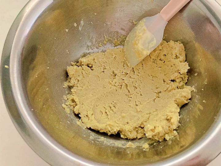 ホワイトチョコレートを混ぜ終えたさつまいも