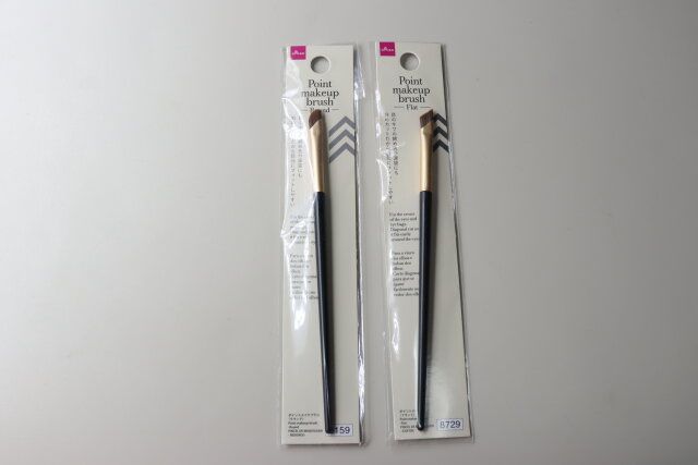 ダイソー ポイントメイクブラシ（ラウンド） ポイントメイクブラシ（フラット） パッケージ