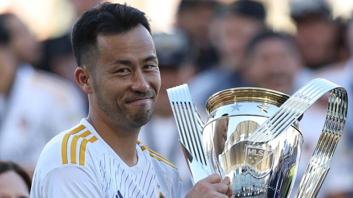 全米制覇の日本代表OB、ロス山火事で自宅全焼のファンを感激させる「優勝カップを…」