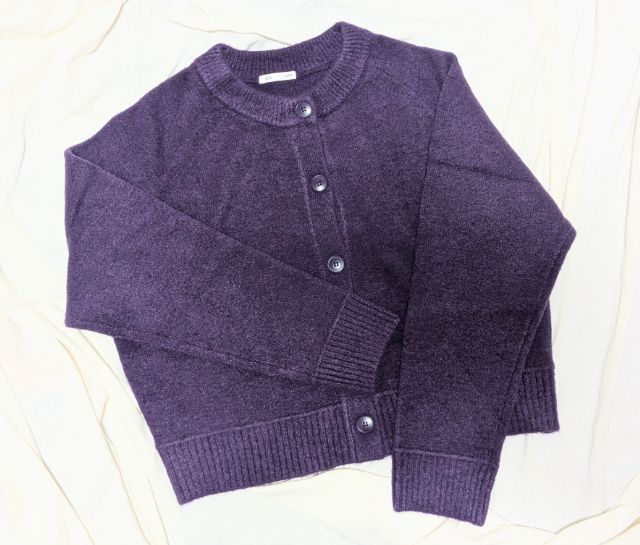 パープルのパフィータッチクルーネックショートカーディガン