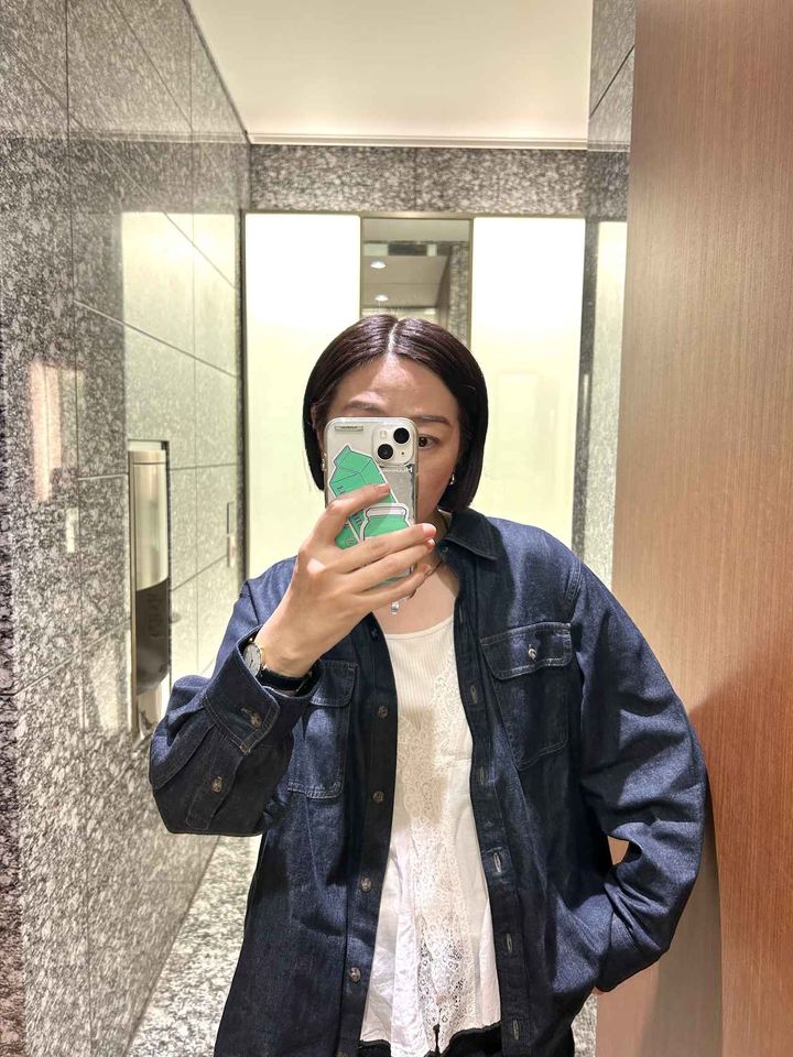 画像: 【UNIQLO and JW ANDERSON】デニムオーバーサイズシャツ（Lサイズ着用）¥3,990 www.uniqlo.com