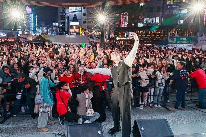 ※写真は2024年のステージ風景