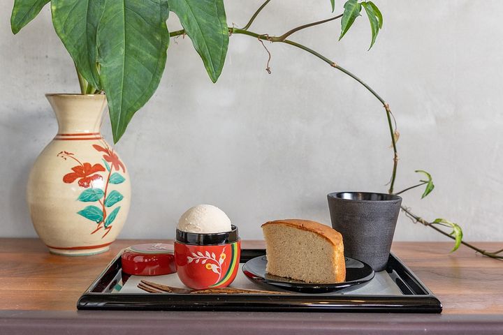 どこか懐かしい味わいが楽しめるバナナケーキは単品500円でも注文可