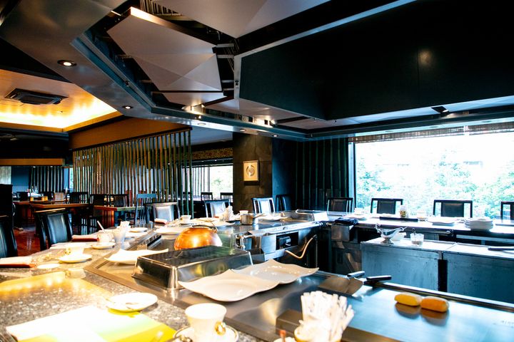 鉄板焼「青竹」の内観