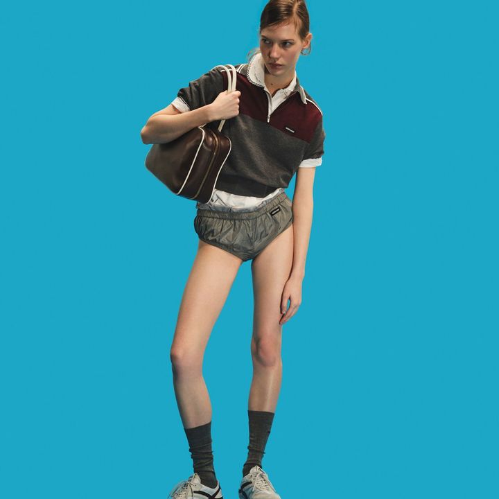 バッグ「ボー」本体23cm ¥511,500（予定価格）／MIU MIU（ミュウミュウ クライアントサービス）