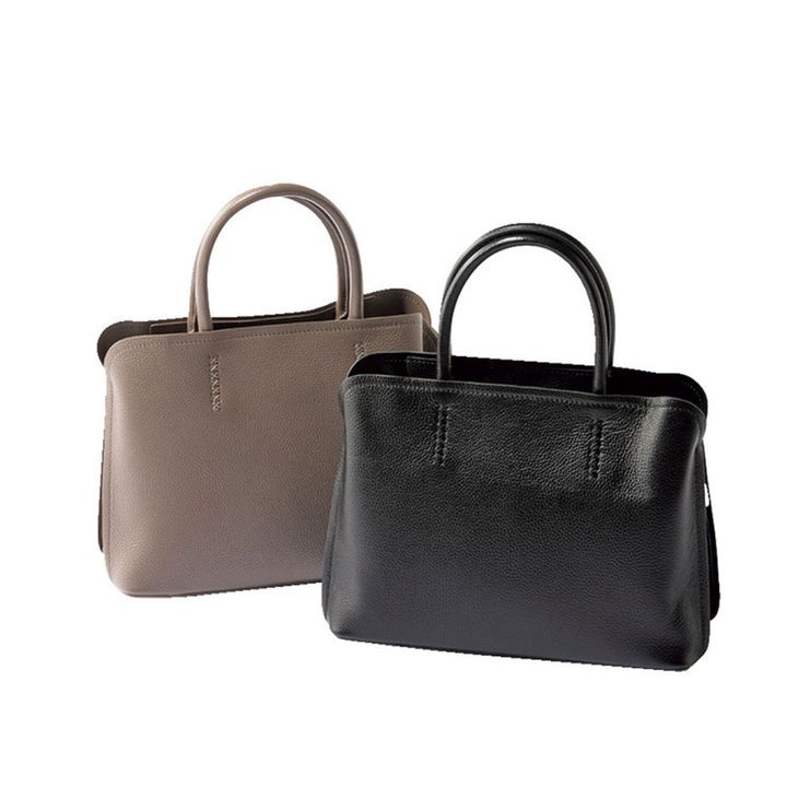 フォーマルにも普段にも使いやすいシンプルバッグ