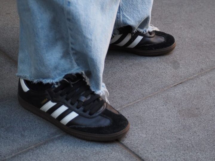 「アディダス」のサンバ