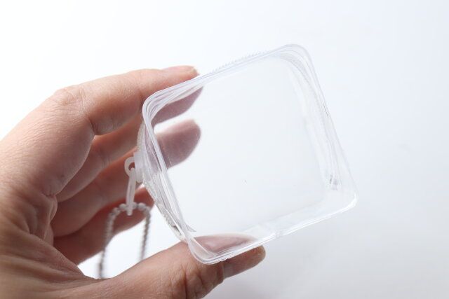 セリア ぷちっとマスコットポーチ（キューブ型）