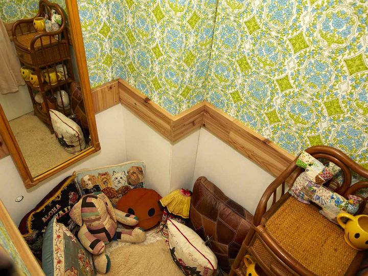 画像: 西海岸の明るくヘルシーな雰囲気をイメージした店内には、木製家具や什器が多く使われている