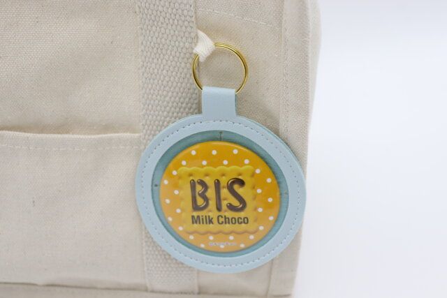 ダイソー 合皮キーホルダー（丸、ブルー、イエロー、グリーン） 使用例