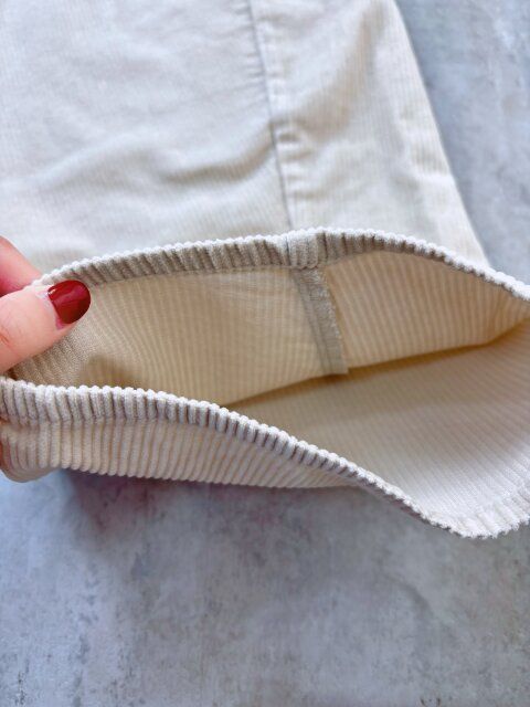 GU コーデュロイバレルレッグパンツ NATURAL 裾部分