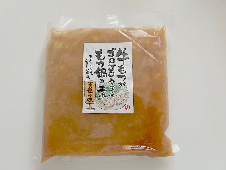 ロピア牛もつがゴロゴロ入っているもつ鍋の素を上から見た