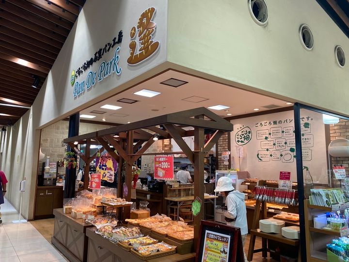 焼き立てのよい香りが周囲にもただよう