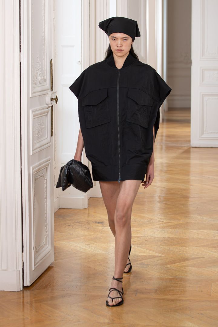 クリスチャン・ワイナンツ、2025年春夏コレクション