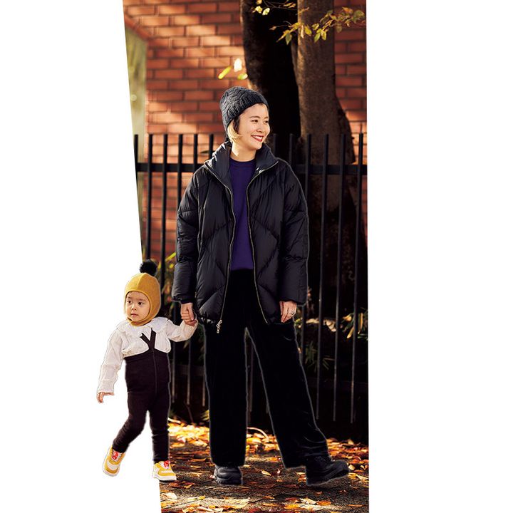 軽量短丈ダウンで機動力高めのママコーデ