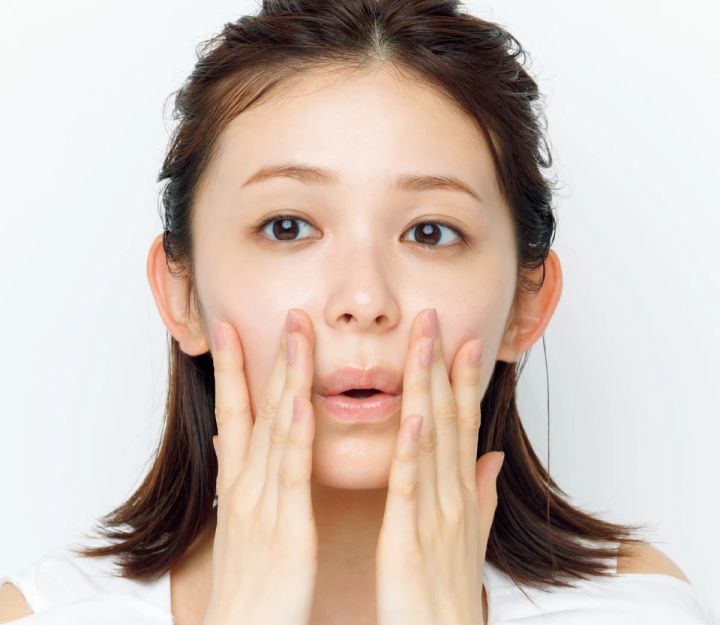 くすみやすい細部にも浸透させる