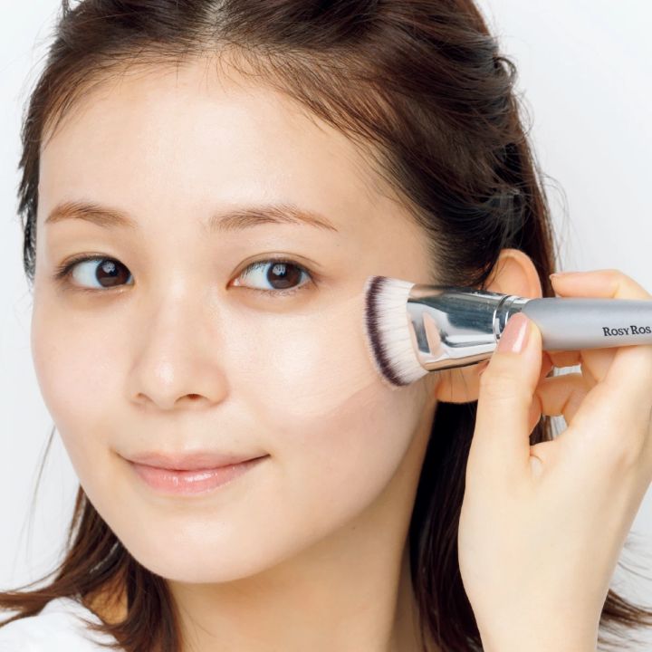 長井かおり 密着系ファンデーションを半顔ずつ素早く