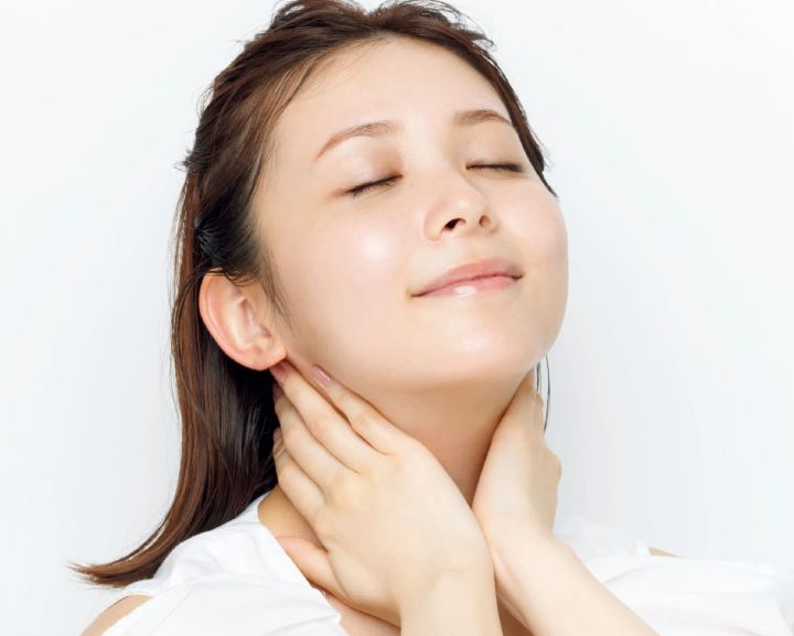 大量の化粧水で顔を洗うように