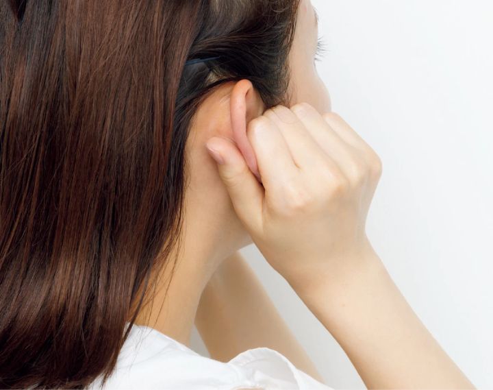 耳や首まで広げてトーンの差を解消