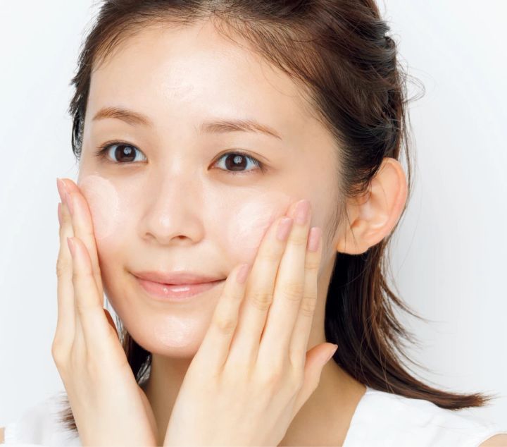 長井かおり クセなし下地を大きなストロークで塗る