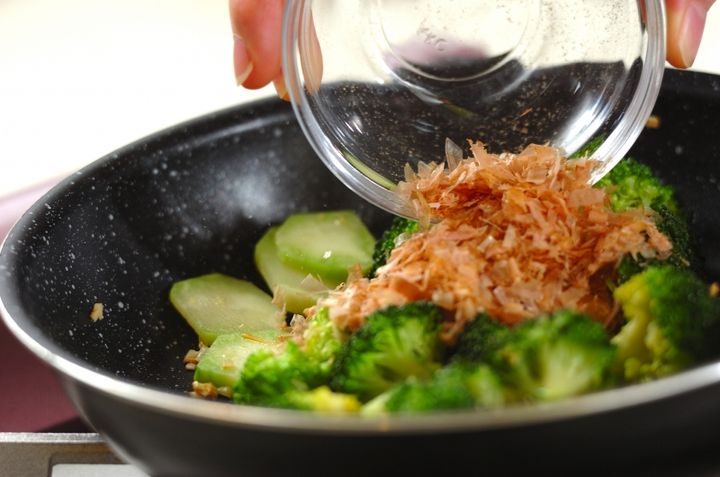 ブロッコリーのガーリックソテーの作り方2