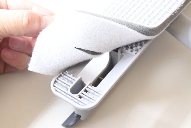 ダイソー 窓・網戸クリーナー（落ち落ちV） スポンジ 取り外し