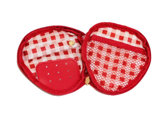 宝島社ムック付録のメゾン ド フルールのいちごアクセサリーケース8