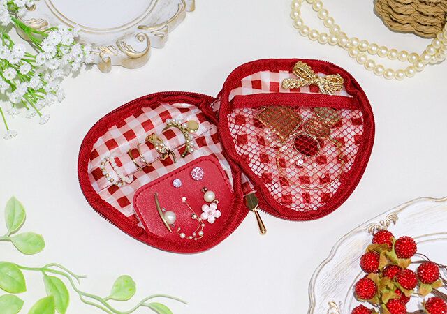 宝島社ムック付録のメゾン ド フルールのいちごアクセサリーケース13