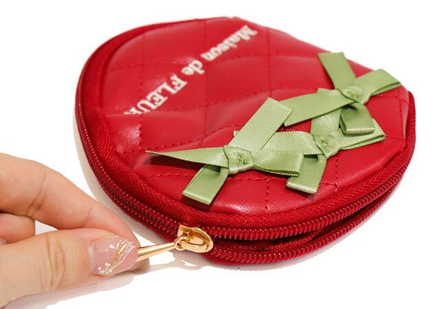 宝島社ムック付録のメゾン ド フルールのいちごアクセサリーケース7