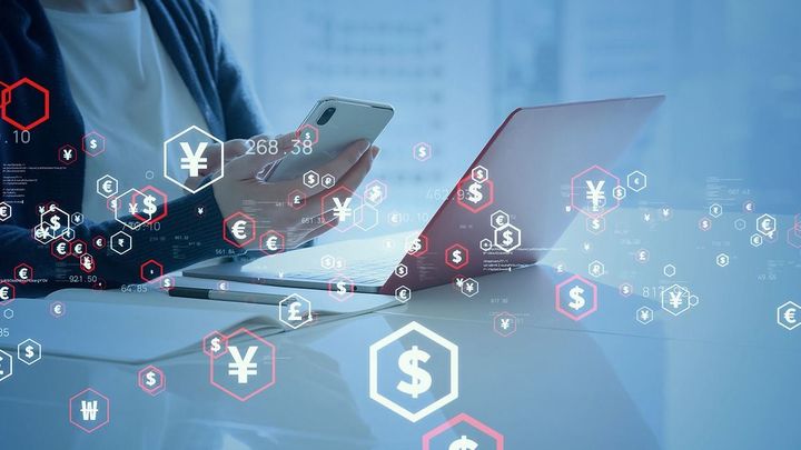 お金の計算をする人