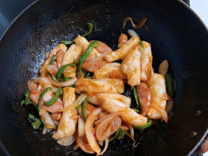 餅を入れて全体を混ぜる