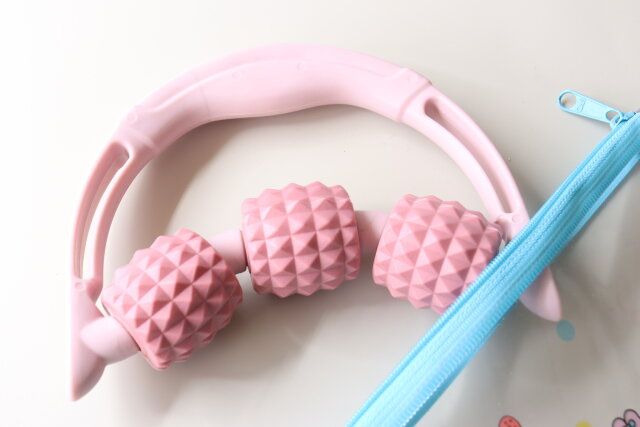 軽量でコンパクトなセリアのすっきりハンドローラー 脚腕用