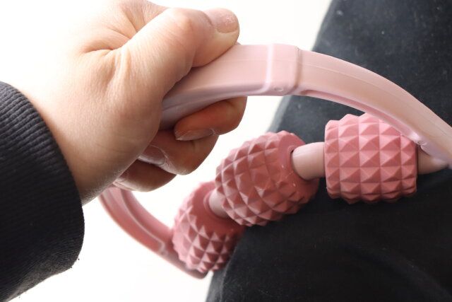 セリアのすっきりハンドローラー 脚腕用の使用例